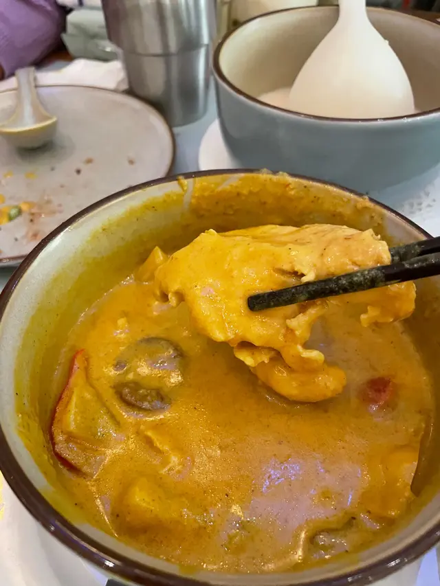 三催四請,等左足50分鐘嘅黃咖哩,雞肉係雞胸肉,好嚡口