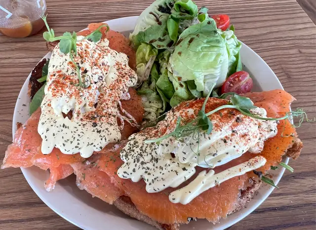 煙三文魚水波蛋酸種包