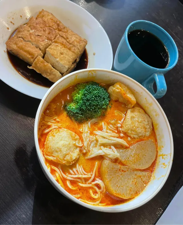娘惹咖哩辣湯麵配全素食