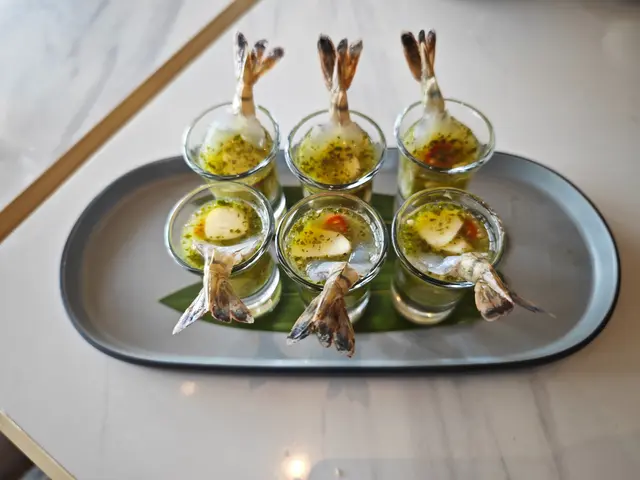 泰式生蝦刺身配酸辣青汁