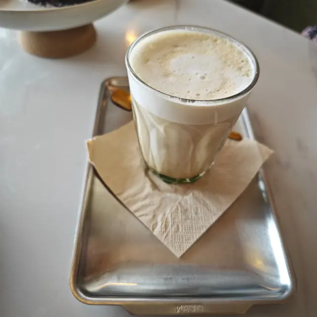 斑蘭花椰香鮮奶熱咖啡