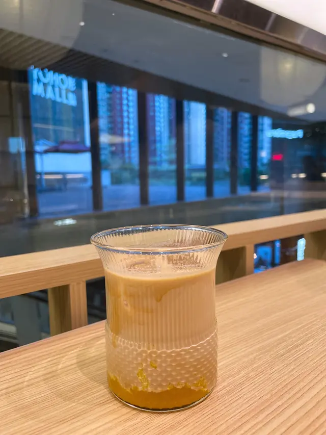 芒果咖啡配椰乳