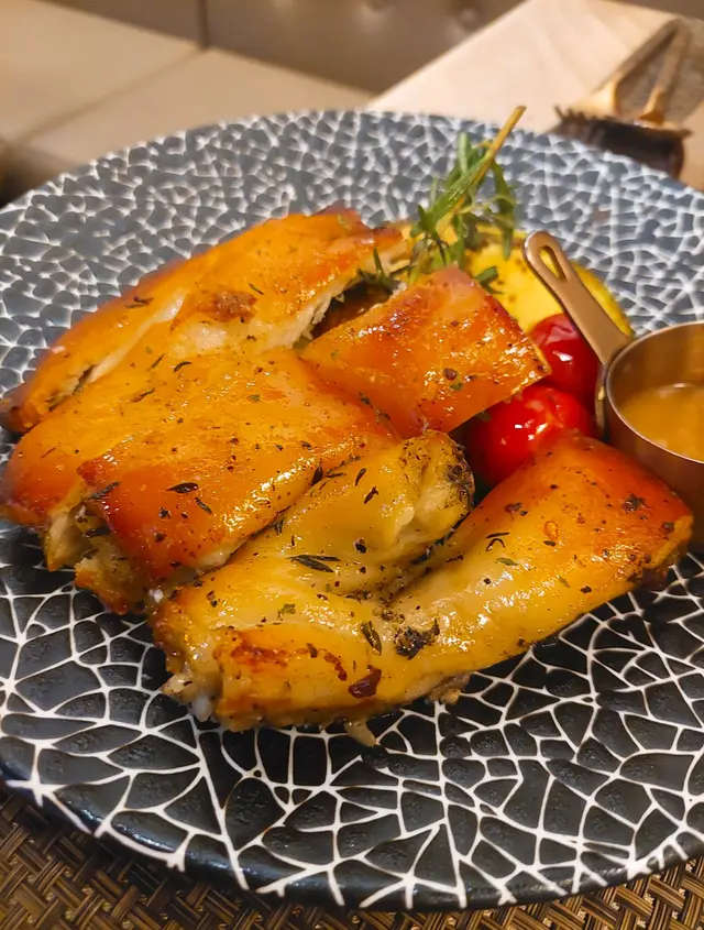 烤西斑牙乳豬配蘋果茸