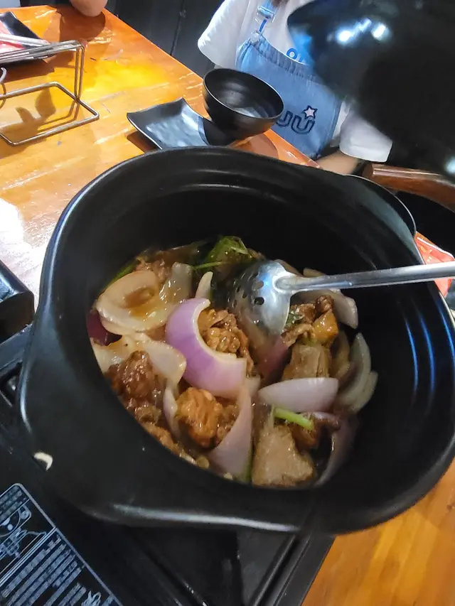 招牌川味雞煲