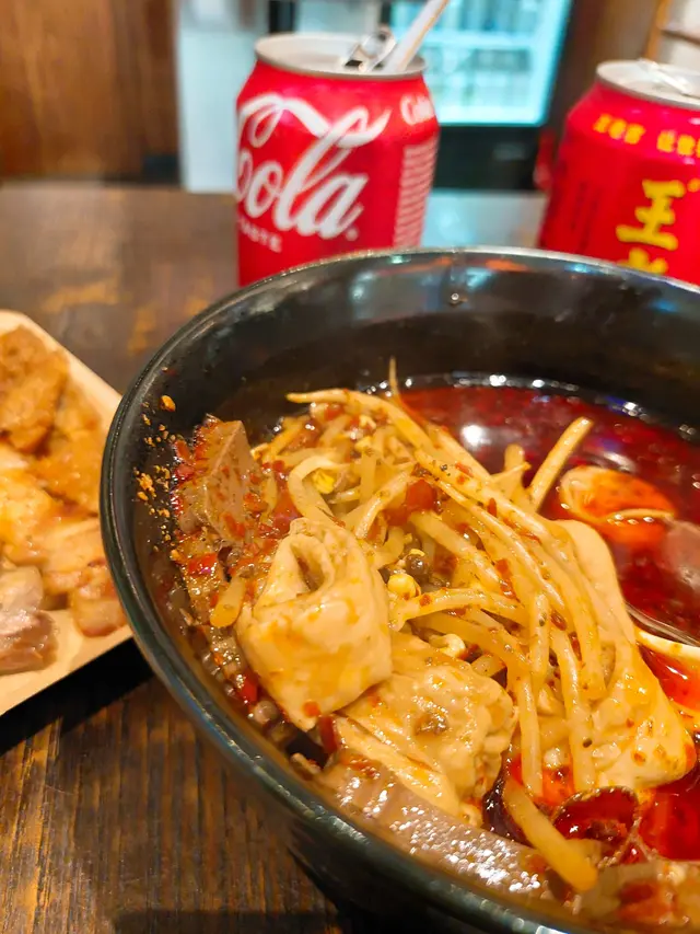 麻辣猪大腸鴨血大豆芽
