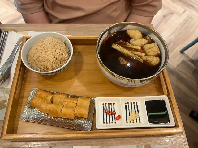 巴生肉骨茶配雞油香飯