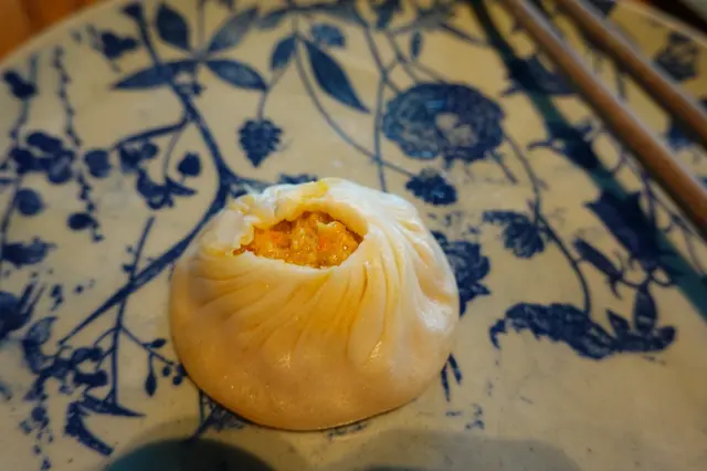 蟹粉灌湯小籠包