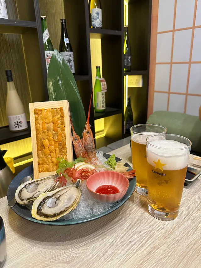 珍寶赤蝦刺身(2隻)$24、時令生蠔(2隻)$30、原板海膽$88