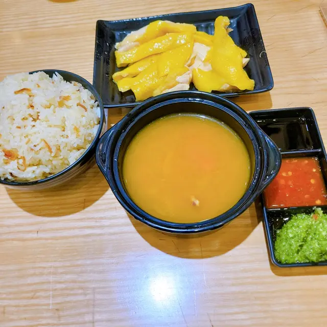 金雞招牌去骨海南雞飯