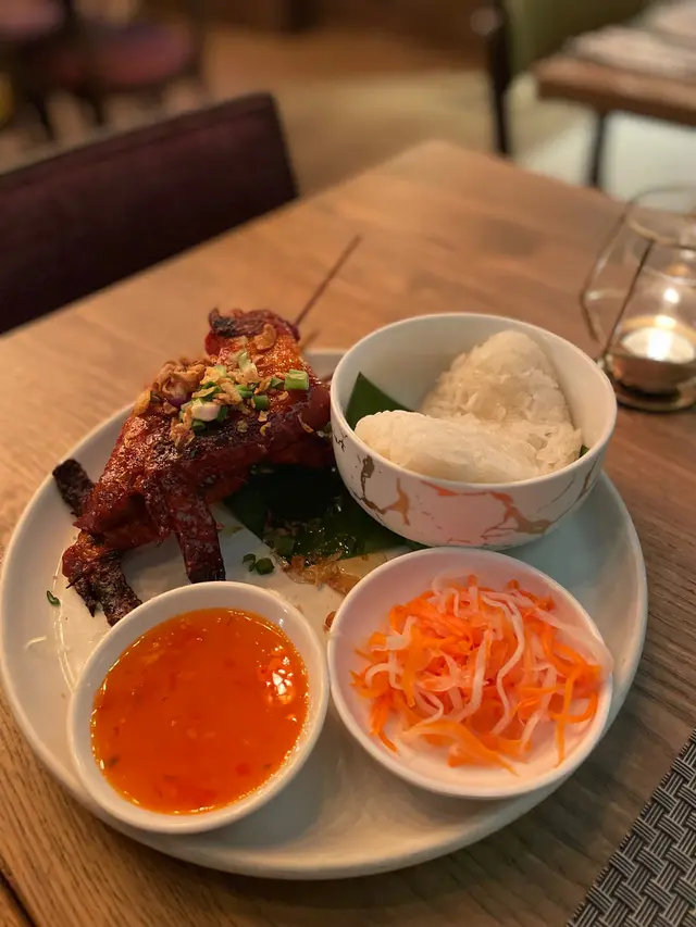 蜜汁燒雞翼配糯米飯