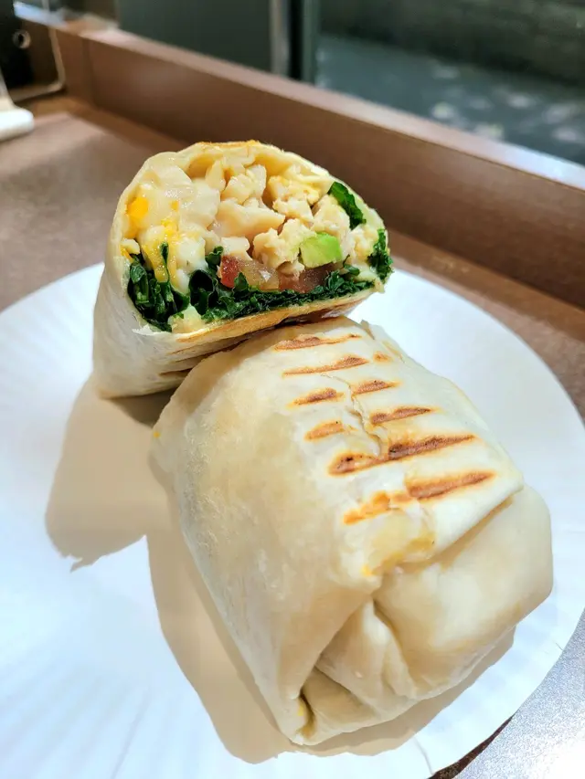 雞肉牛油果墨西哥卷