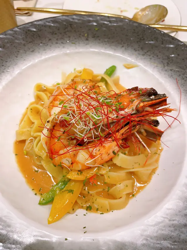 龍蝦汁味龍，汁可以掛在麵條上，頗入味，蝦近鮮，值得試