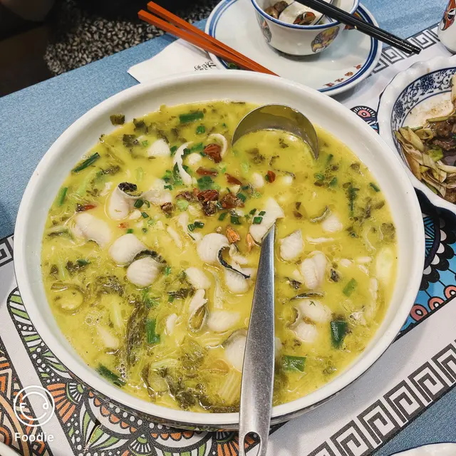 土家酸菜粉條燉魚