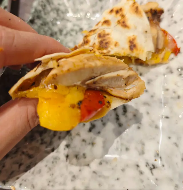 墨西哥薄餅芝士雞肉