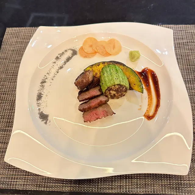 熊本縣A5和王牛煙燻厚燒配翠玉瓜,南瓜,大啡菇