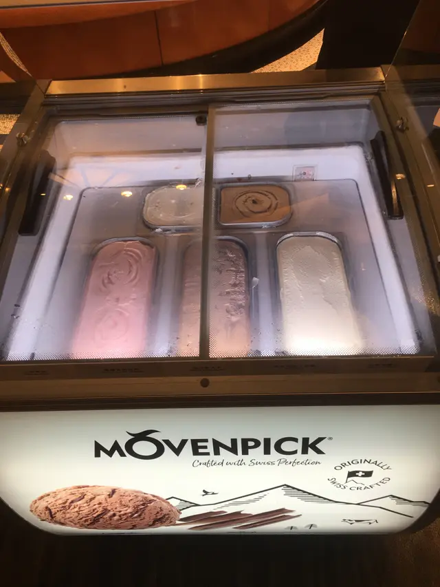 同爸爸媽媽預早慶祝父親節 好耐冇食過自助餐 估唔到到有意外驚喜 即開生蠔好新鮮 仲有海水味 羊架好好味 另外中式甜品有即做雞蛋仔及格仔餅 配Movenpick 冇得輸 爸爸媽媽都食得好開心 下次約一班朋友再去