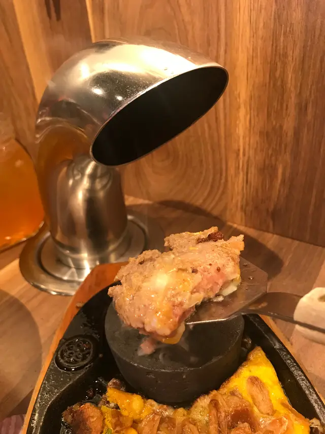 又有得食 ,又有得玩