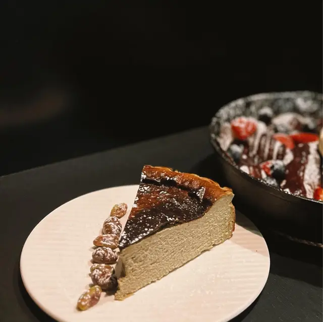 Pistachio Hojicha Burnt Basque Cheese Cake