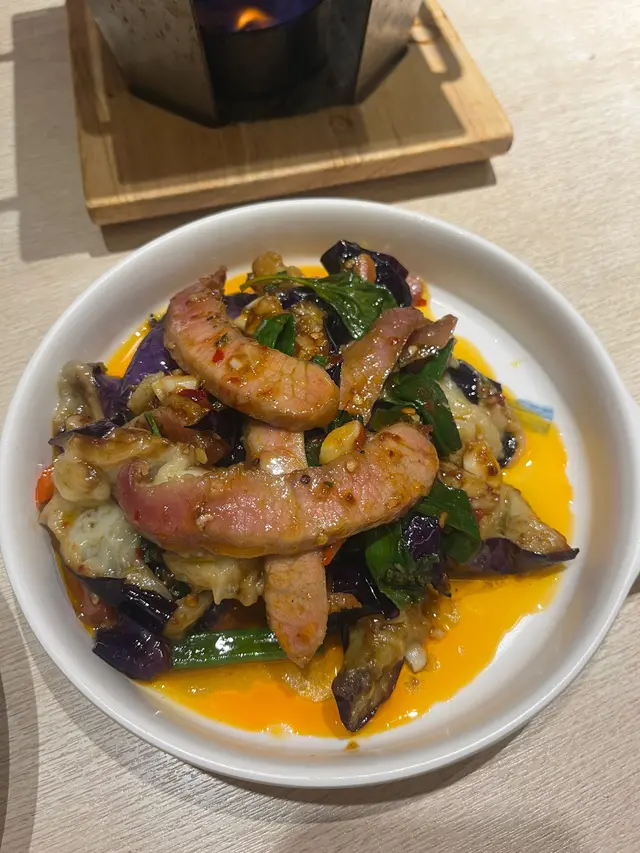 金不換豬頸肉炒茄子