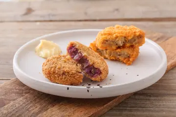 男爵薯饼 (牛肉薯饼和紫薯甘栗薯饼) Korokke (Beef Croquette & Sweet Potato Chestnut Croquette )