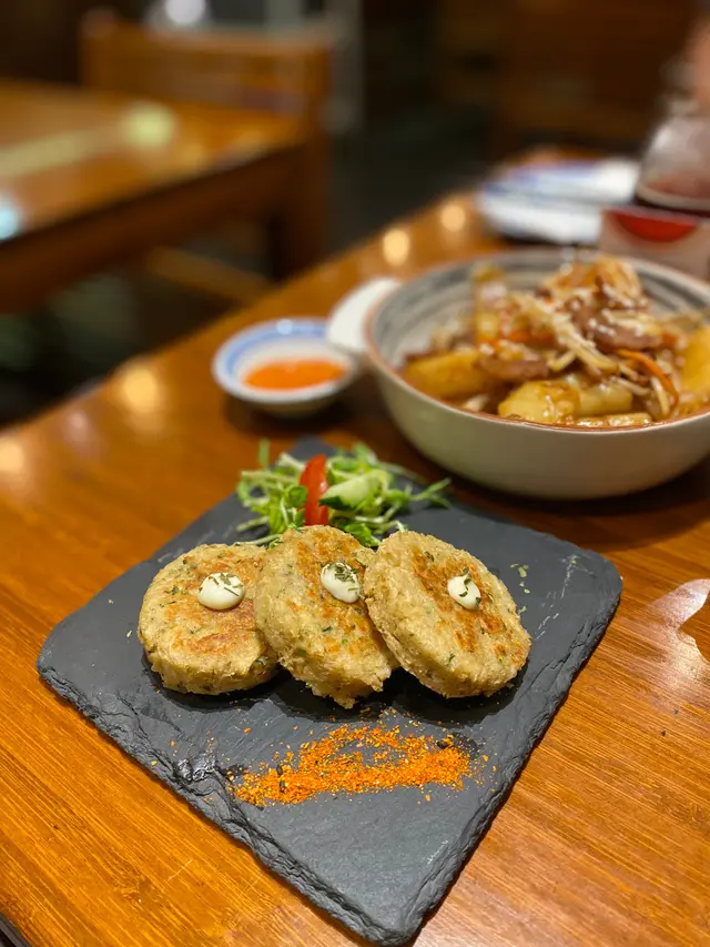 焗素蟹餅配日式芥末醬