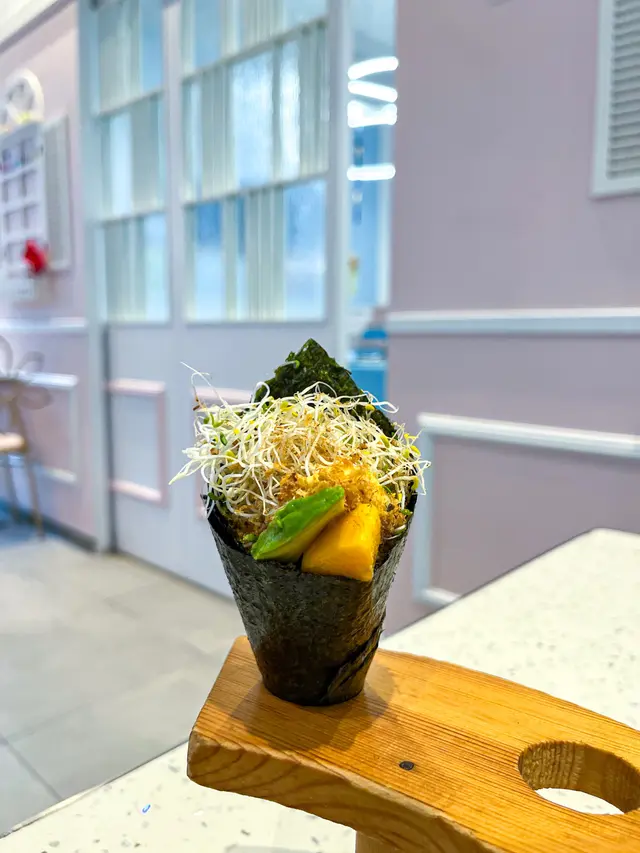 香芒牛油果苜蓿芽手卷
