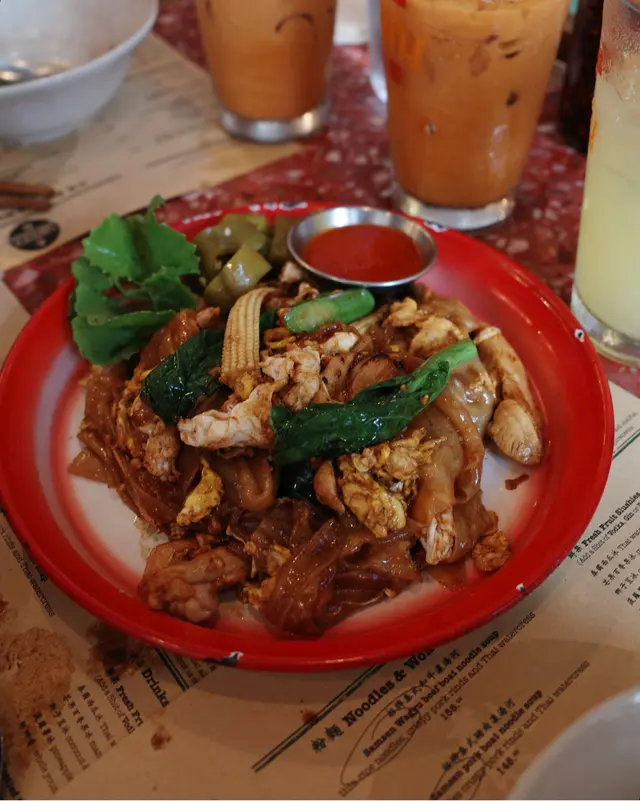 泰式炒闊河粉(雞)