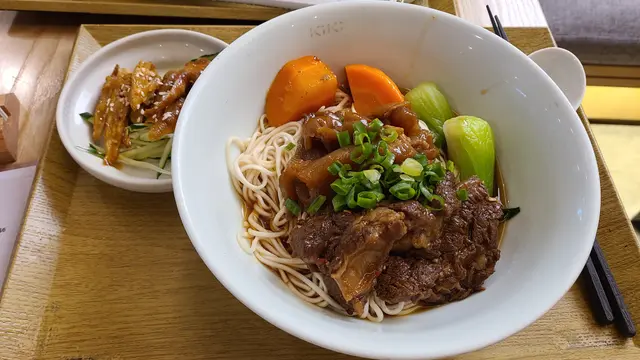 紅燒牛肋條拌麵, 煙燻無骨鳳爪