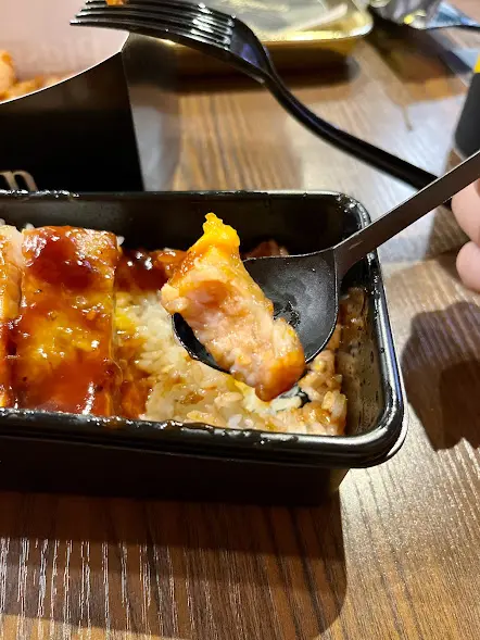 招牌威士忌 BBQ 豬扒飯(加配太陽蛋)