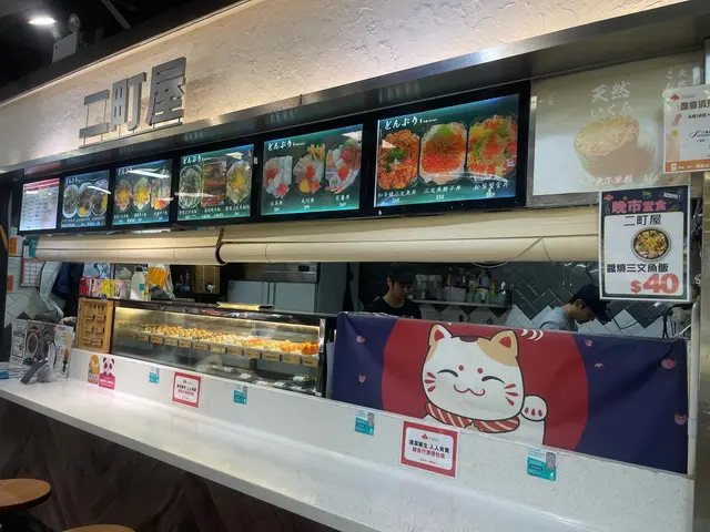 午餐時會有好多學生坐巴台堂食