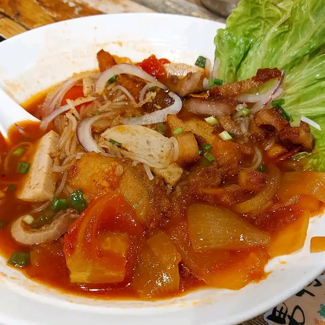 胡志明市紅蕃茄四寶湯檬粉