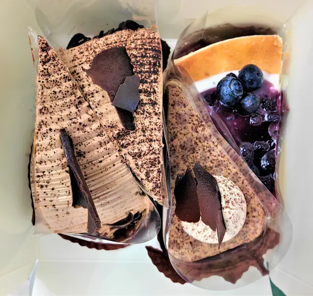 意大利芝士蛋糕 + 摩卡朱古力切餅 + 藍莓芝士切餅