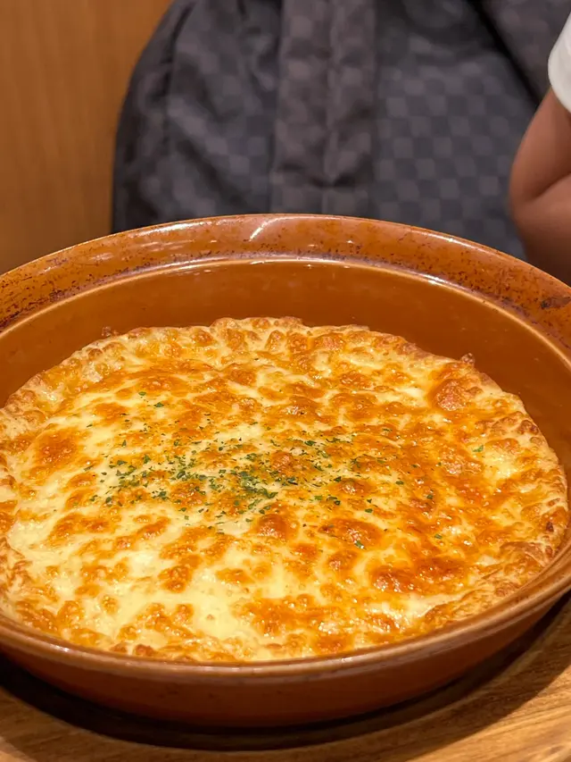 太久沒來了 出了新品也不知道 這薯蓉肯定每個小孩🧒都愛吃
味道不會過於濃郁 很容易入口 點點芝士混在薯蓉 讓薯蓉被包裹一層烤芝士外
薯蓉微黏黏的 不太用咬的吃 小孩🧒一口接一口的吃光光