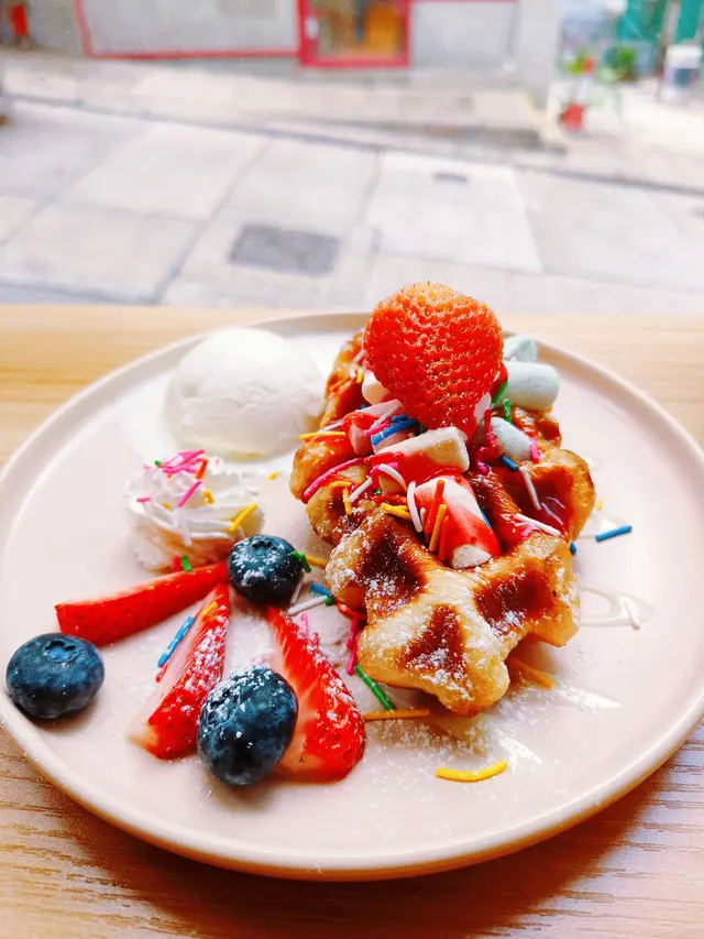 棉花糖牛角包窩夫配雪糕