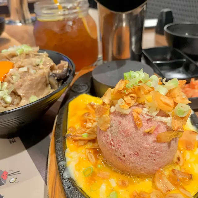 芝士蛋蒜和牛漢堡扒