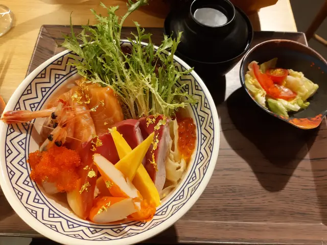 北海道金箔海鮮丼