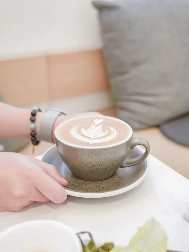 鴨腳木蜜鮮奶咖啡