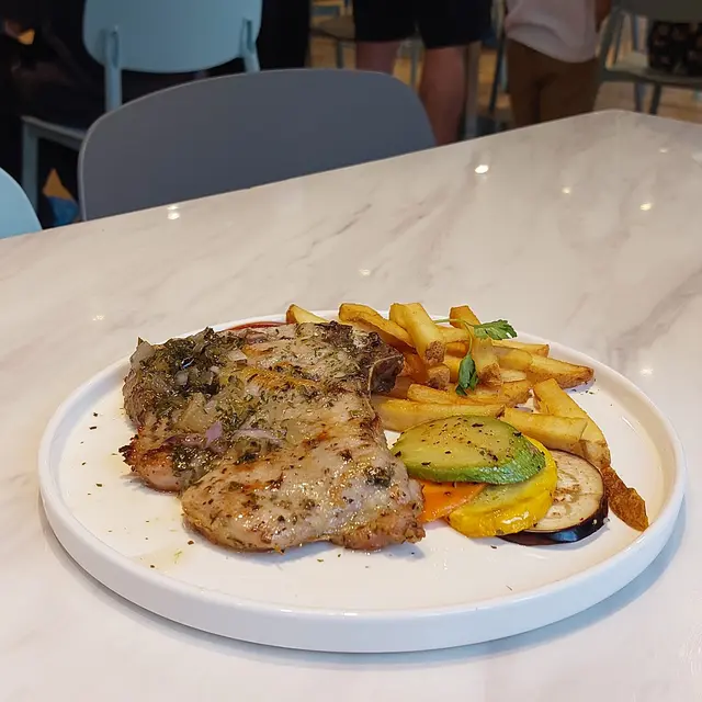 香草豬排伴菠蘿莎莎