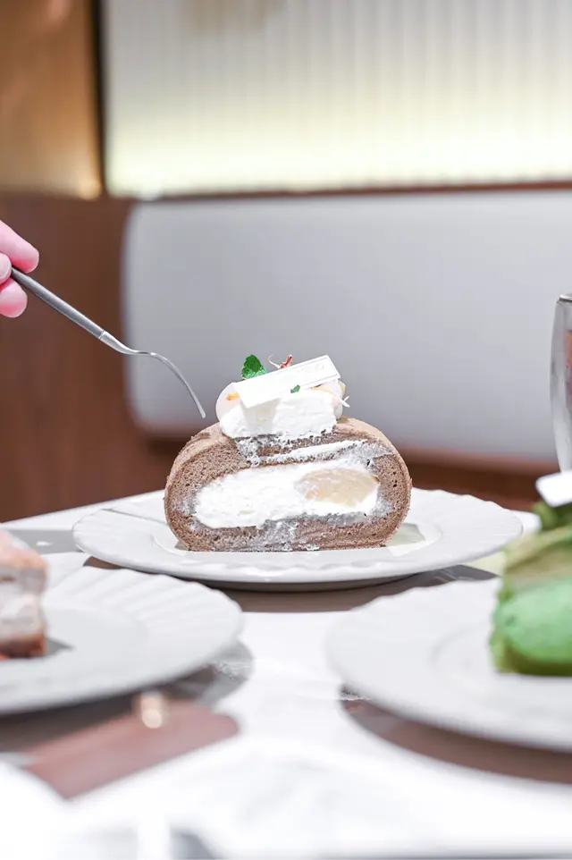 Oolong  Peach  Roll