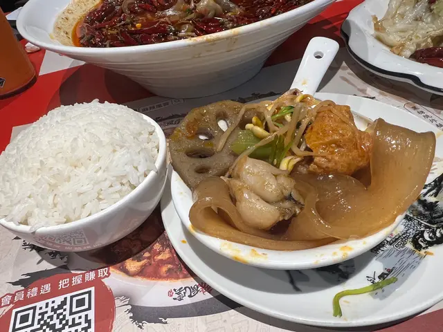 配菜有萵筍木耳蓮藕芽菜薯粉