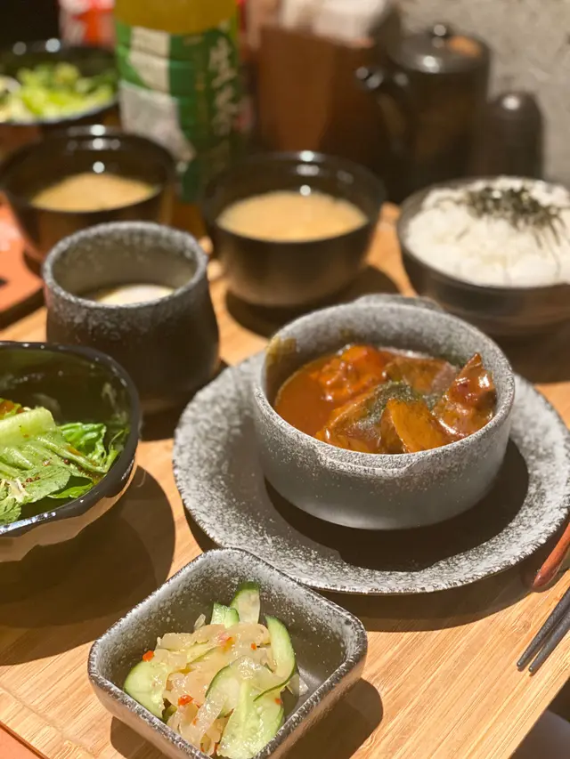 紅酒汁煮牛舌定食