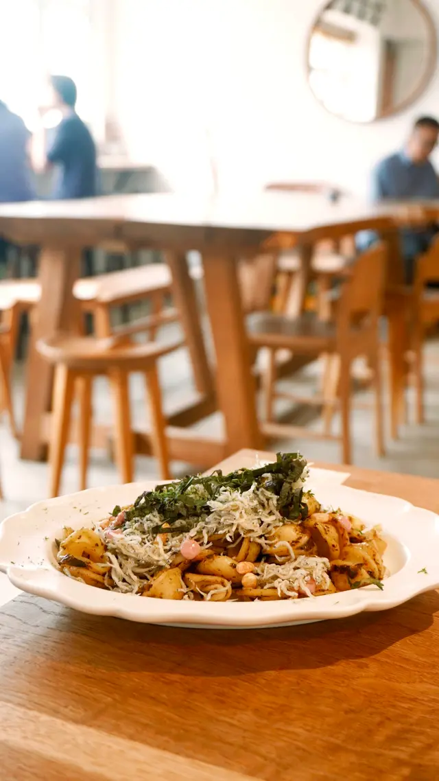 昆布汁白飯魚耳仔粉配紫蘇梅醬