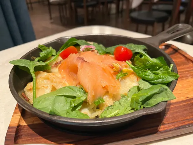 芝士焗薯批配煙三文魚