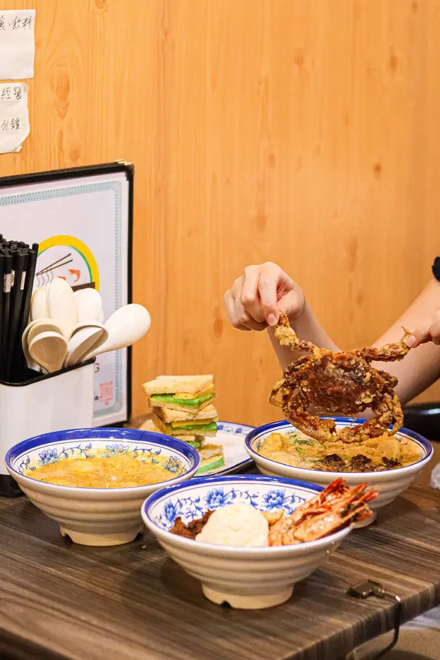 原隻炸軟殼蟹蜆肉無味精招牌椰爺秘傳叻沙摻摻