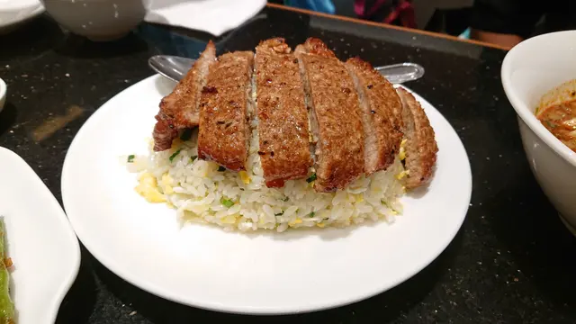 排骨蛋炒飯