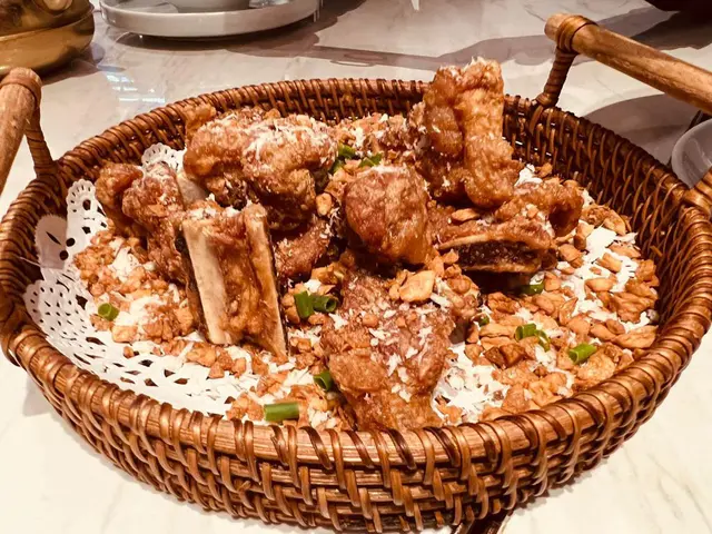 蒜香骨好香，好好食。肉質不會太過柴太過乾，食落口feel 到真係有浸排骨應有嘅香味，依間野啲材料真係貨真價實，同我一齊黎嘅朋友都一齊約好下次一定會再黎，依個蒜香骨我會比8分。