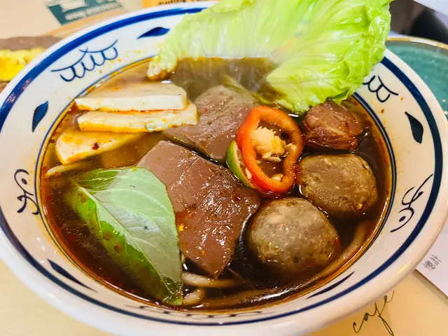 順化麻辣鴨血金邊粉