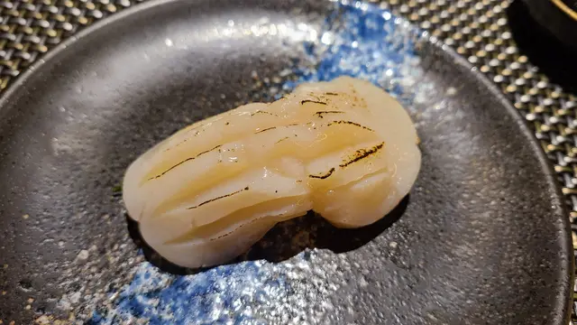 火炙蒜味牛油帆立貝壽司