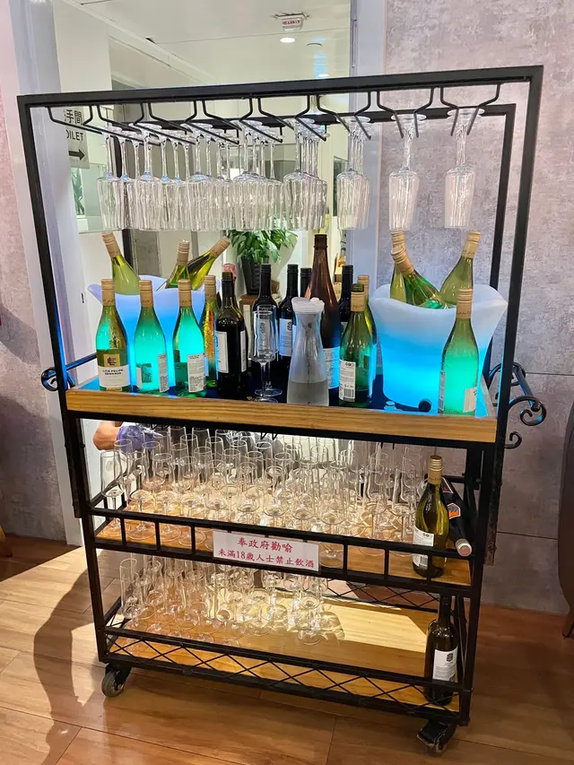 任飲紅、白、SAKE