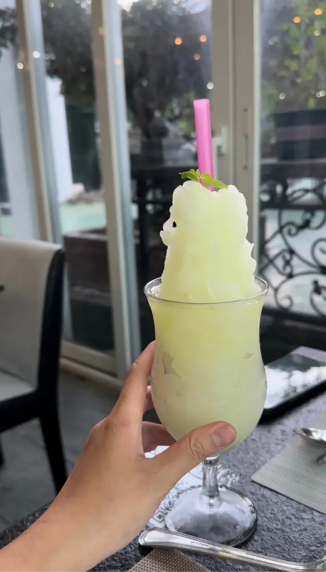 多沙冰溶化嘅時候,可以想像一隻青蛙浸喺河塘入邊chill  緊
